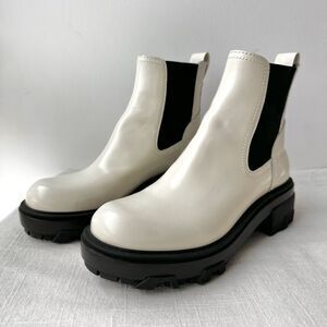 Rag & Bone Shaye Antique White Leather Shaye Boots Lugged Chunky EU 38  Pull On